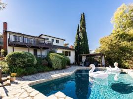 Spacious and Bright 5-Bedroom Oasis Pool and Yard, hotel in La Mesa