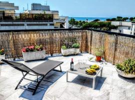 -Penthouse con Terrazza Panoramica -Free Parking-、カッラーラのアパートメント