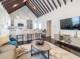 Casa De Moya at Mahogany Bay & The PoolClub, casa de campo em San Pedro