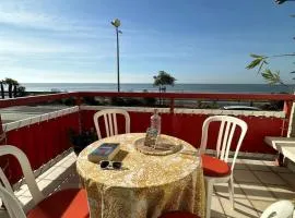 Spacious family nest facing the sea