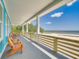 Long Beach Home with Views and On-Site Beach Access!, vacation home in Long Beach