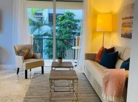 Cozy 1 bedroom unit located in a Condo Hotel in the heart of Coconut Grove Free Parking