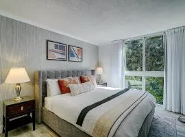 Cute 1 bedroom unit located in Condo Hotel in the heart of Coconut Grove Free Parking