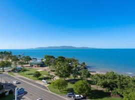 Picturesque Beachfront Views, holiday home in North Ward