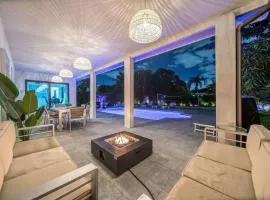Luxury Casa Bianca Pool Volleyball Firepit Chess