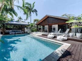 The Seaglass Villa - Private Pool and Sauna, holiday home in Sunshine Beach