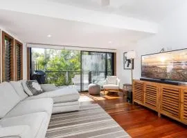 Pet Friendly Tropical Escape in Sunshine Beach