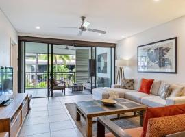 Devine Rooftop Penthouse at Temple Resort, apartemen di Port Douglas