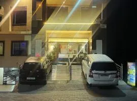 Hotel Maa Chintpurni International