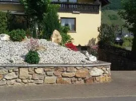 Wohnung mit Balkon, in der ersten Etage mit Blick auf die Weinberge