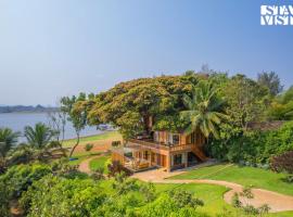 Viesnīca StayVista at Exotica Kabini - All Meals Included - Riverfront Villa pilsētā Antarasante