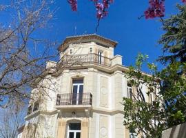 Maison de Maître avec piscine, hotell i Pierrefeu-du-Var