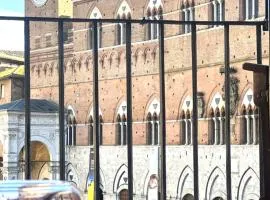 The Balcony Suite - affaccio su Piazza del Campo