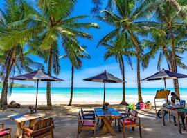 Warming house beachfront Kamala beach Phuket Thailand: Kamala Plajı şehrinde bir otel
