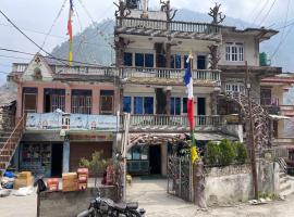 Hotel white palace, Hotel in Syābru Bensi
