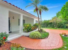 Cozy 3BD Home With Hot tub And BBQ, hotel em Biscayne Park