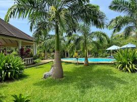 South Fork Diani, 3 bedroom with pool., cottage di Galu