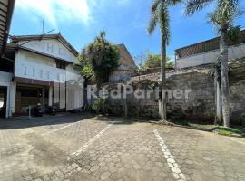 OYO 94370 Lestinn Homestay Monjali, hotel v destinaci Kejayan