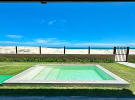 Beachfront Duplex #A10 em Barro Preto by Carpediem, hotel in Prainha