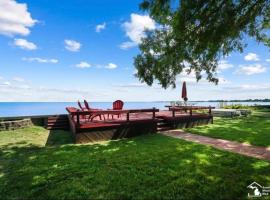 Restored historic log cabin & deck on Lake Erie, chal&eacute; alpino em Luna Pier