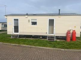 2 Bedroom Caravan Stay, Central Beach, Leysdown, huoneisto kohteessa Leysdown-on-Sea