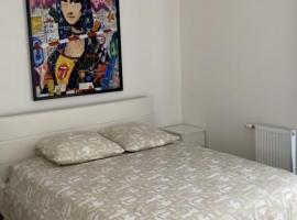 Cosy Appartement, hotel em Le Blanc-Mesnil