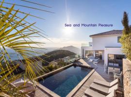Villa 5 Etoiles vue sur les Iles d'Or Carqueiranne Sea and Mountain Pleasure Villa Vue Mer La Californie, hotel in Carqueiranne