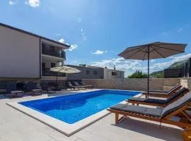 Apartments Villa Milas with pool