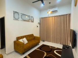 Hazzani Homestay KLIA, hotel in Banting