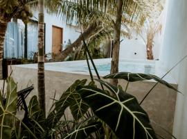 Apartments & Suites MADRE Holbox Self-Check IN, ξενοδοχείο σε Holbox Island