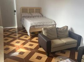 SanAndros Airbnb, отель типа «постель и завтрак» в городе Марш-Харбор