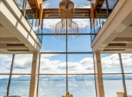 Alma Del Lago Suites & Spa: San Carlos de Bariloche'de bir plaj oteli