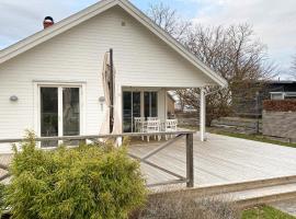 Nice Home In Slvesborg With House Sea View, stuga i Sölvesborg