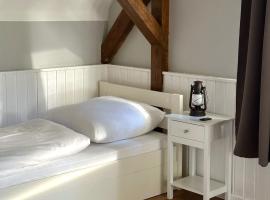 Rustic Charm - Cottage by Comfort Housing, hotel cu parcare din Kolonie Neudöberitz