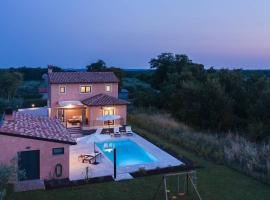 Gorgeous Villa Runka with private pool and wellness near Pula, holiday home in Muntić