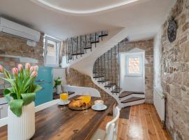 Manero, hotel em Trogir