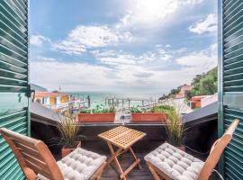 Seaside Haven Beach House or Studio Retreat, hotel u gradu Azeitao