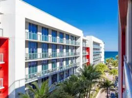 Hollywood Beach Broad-walk - Pool - Gym & Hot Tub