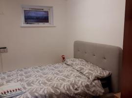Private Ensuite Room next to A34, homestay in Birmingham