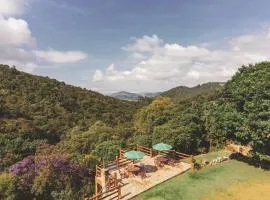 Pousada Alto dos Manacás Chalés e Restaurante - A 500mts da portaria do parque e 2,5km da Vila