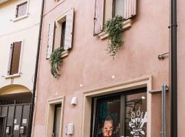 GOMES COMFORT HOUSE, nastanitev z opremo za kuhanje v mestu Valeggio sul Mincio