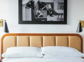 Dew Drop Inn Hotel & Lounge