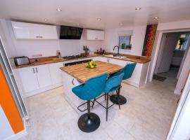 Forest Retreat Log Burner Dog Friendly Wifi, hotel in Cymmer