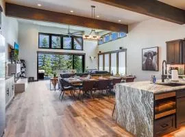 LUXURY SKI-IN-OUT Mid-Mountain Game Room Hot Tub