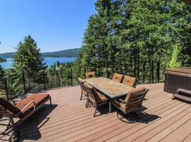 Close to Whitefish Lake with Stunning Views!, casa de campo em Whitefish