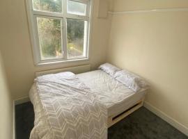 Best room- Near London luton Airport and close to Restaurants shops and Dunstable hospital – hotel w Luton