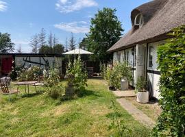 Cosy country house, hotel with parking in Nysted