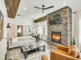 Dtwn Blowing Rock Condo with Private Hot Tub!