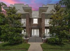 SoHo Siesta Stunning Apt w Private Balcony