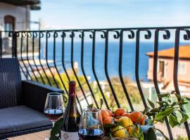 SUITE APARTMENT TAORMINA, homestay in Taormina